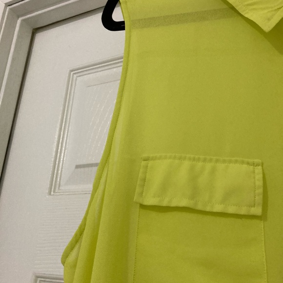Yellow/green sheer Torrid blouse. Sleeveless sz 2 - Picture 3 of 9